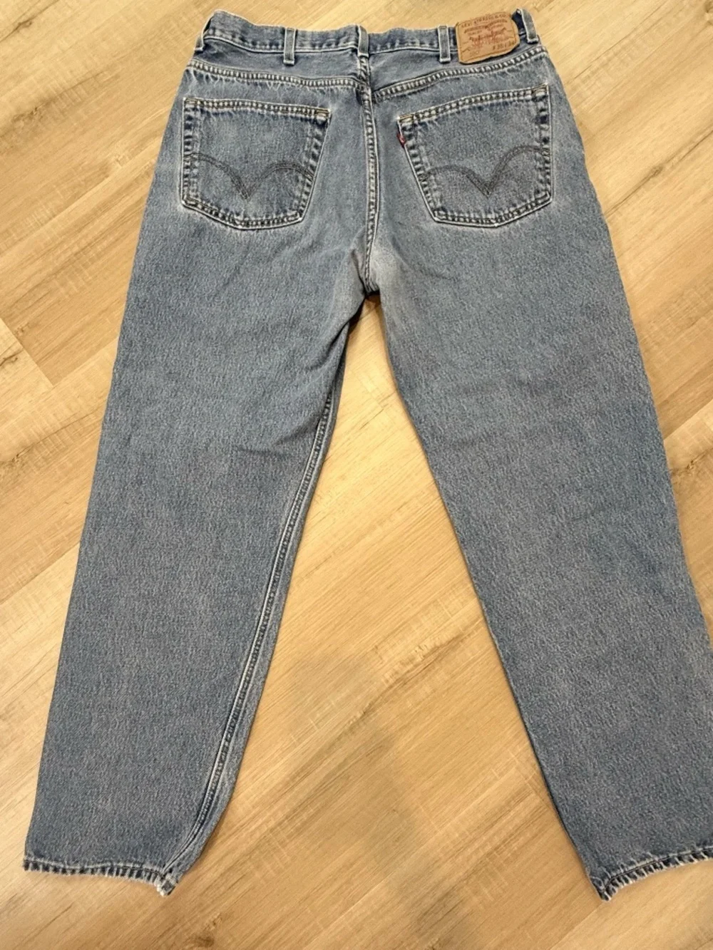Levi’s Men's 550 Relaxed Fit Jeans in Medium Stonewash Size W38 L34